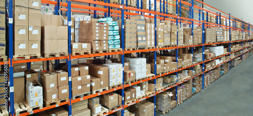 "Hochregal in einer Lagerhalle" Stock photo and royalty-free images on