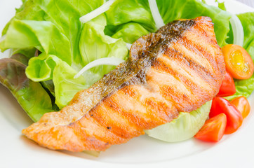Grill salmon salad