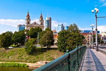 Naklejka premium The Green Bridge over Neris River in Vilnius