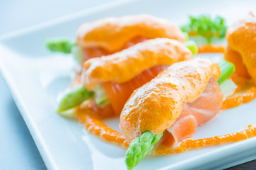 Salmon roll