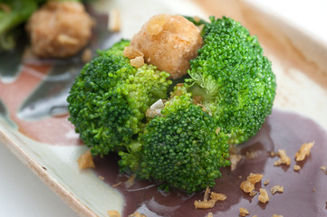 Steamed broccoli with crab meat