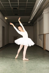 Mädchen beim Ballett © Peter Atkins