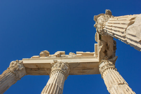 Trojan temple columns 1