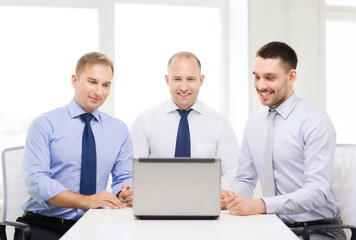 Fototapeta premium business team working with laptop in office