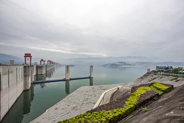 Dekokissen Drei-Schluchten-Staudamm entlang des Jangtse in China © marcaletourneux