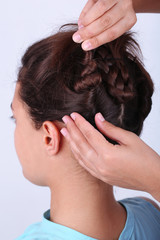 Naklejka premium Creating hairstyles hairdresser close-up