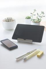 Smartphone, Tablet PC, Pen, Plants