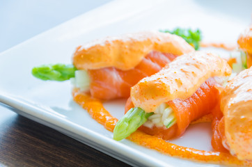 Salmon roll