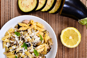 Pasta with eggplant, tuna and mint