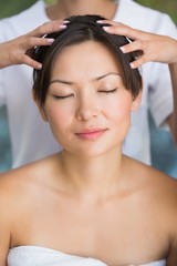 Naklejka premium Relaxed brunette getting a head massage