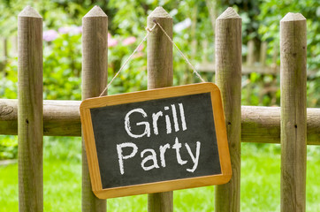 Obraz premium Kreidetafel mit der Aufschrift Grillparty