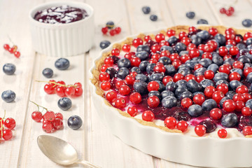 Berry tart cake