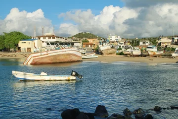 Poster Old abandoned boats on Puerto Baquerizo Moreno © estivillml