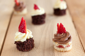 mini cakes for holidays