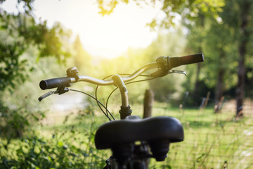 Fahrradlenkrad im Sonnenlicht