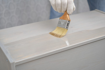 Varnishing the wooden chest