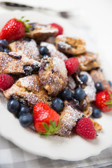 Kaiserschmarrn mit gemischten Früchten