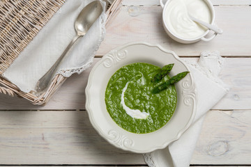 Asparagus soup with sour cream