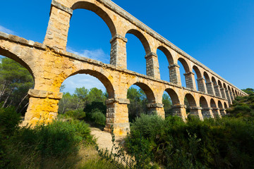 Fototapeta premium Wide angle shot of Ponte del Diable in Tarragona