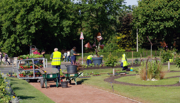 Jardiniers au travail.