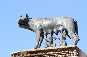 Naklejka premium Perfect statue of CAPITOLINE WOLF with the twins Romulus and Rem