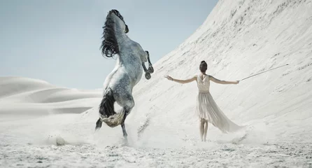 Fototapeten Pretty lady with huge horse on the desert © konradbak
