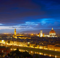 Fototapeta premium Night view to Palazzo Vecchio and Cathedral of Santa Maria del F