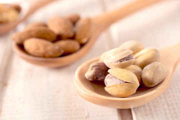 Pistachios in te ladle