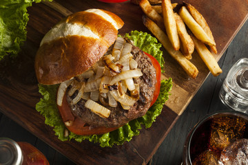 Gourmet Hamburger with Lettuce and Tomato