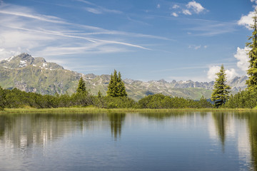 Fototapeta na wymiar Bergsee in den Alpen
