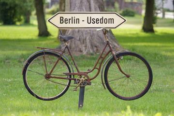 Wegweiser Radweg von  Berlin nach Usedom