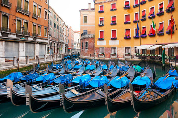 Fototapeta na wymiar venezia gondole 8812
