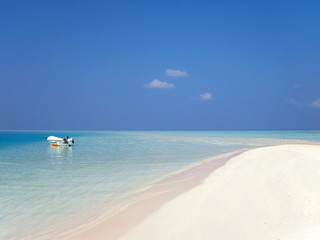 Obraz premium Paradies Einsames Boot in der Bucht