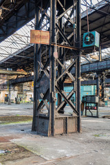 Fototapeta na wymiar Stahlpfeiler DDR Fabrik