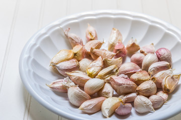 Garlic on white plastic plate