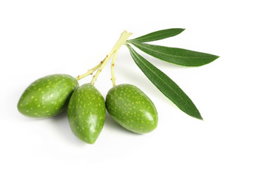 Tre giovani olive verdi