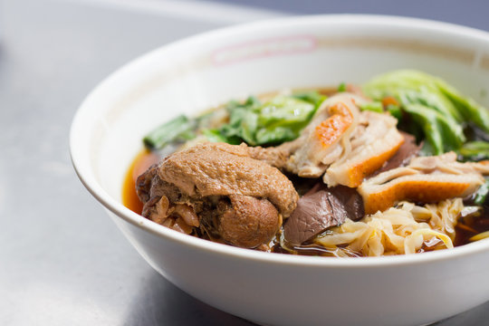 thai chicken noodles