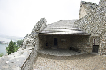 Ruiny zamku w Czorsztynie, widok na Zalew Czorsztyński i Dunajec