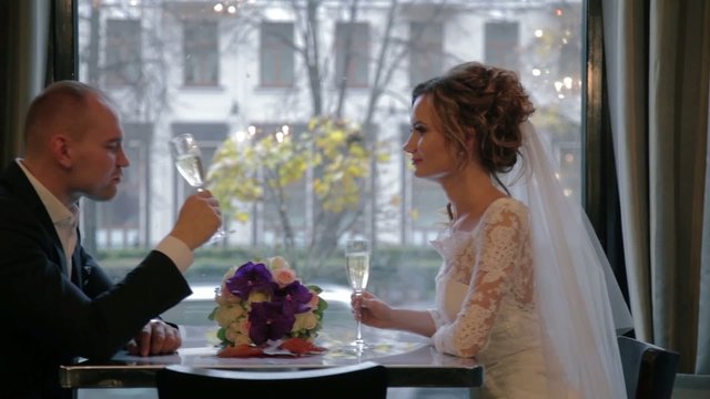 Wedding couple in a prestigious restaurant