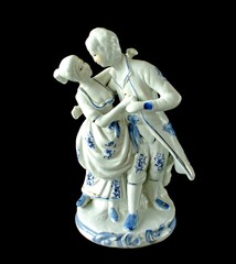 Verliebtes Paar / Porzellan Skulptur / Weisse Skulptur