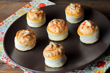 Vol-au-vents with seafood pâté, paprika and pine nuts