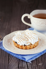Tartlet with cream and cup of tea
