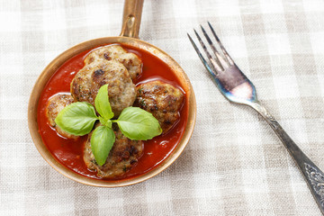 Meatballs in tomato sauce