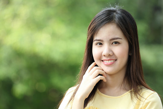 Close up protrait yong girl