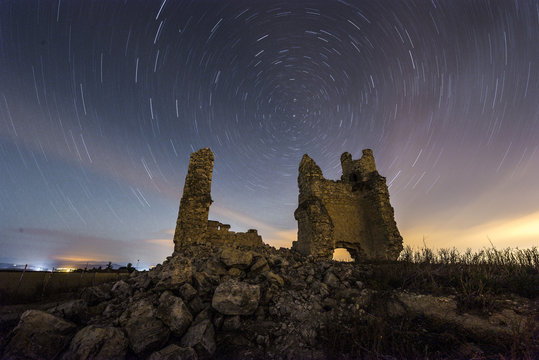 Circumpolar en las ruinas del castillo de Caudilla,Espa&ntilde;a