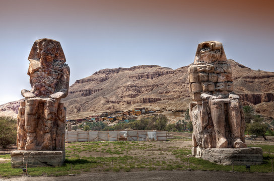 Colosos de Memn&oacute;n