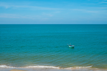 Fototapeta na wymiar Boat floating in blue sea