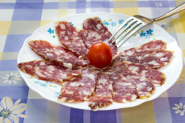 Obraz premium Slices of Italian sausage