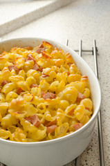 Paked pasta with ham, eggs