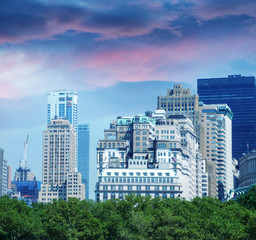 Obraz premium New York City. Manhattan skyline with beautiful sky at dusk